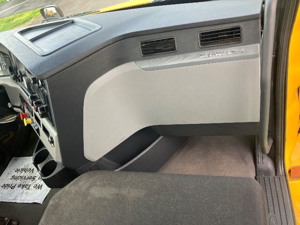 Day Cab Tractor-Heavy Duty Tractors-Freightliner-2022-T12642ST-San Diego-CA-344,405\n\t\tmiles-$ 75,250 - Image 13