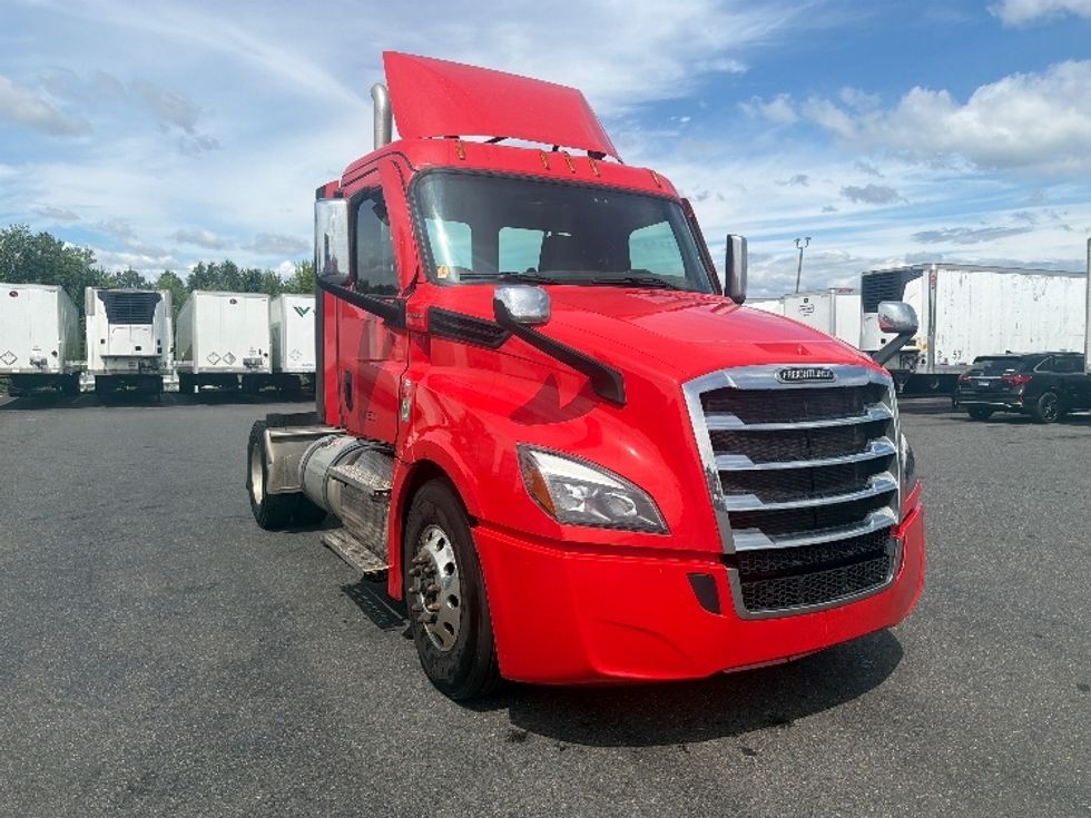 Day Cab Tractor-Heavy Duty Tractors-Freightliner-2022-T12642ST-Springfield-MA-111,664\n\t\tmiles-$ 62,750 - Image 1