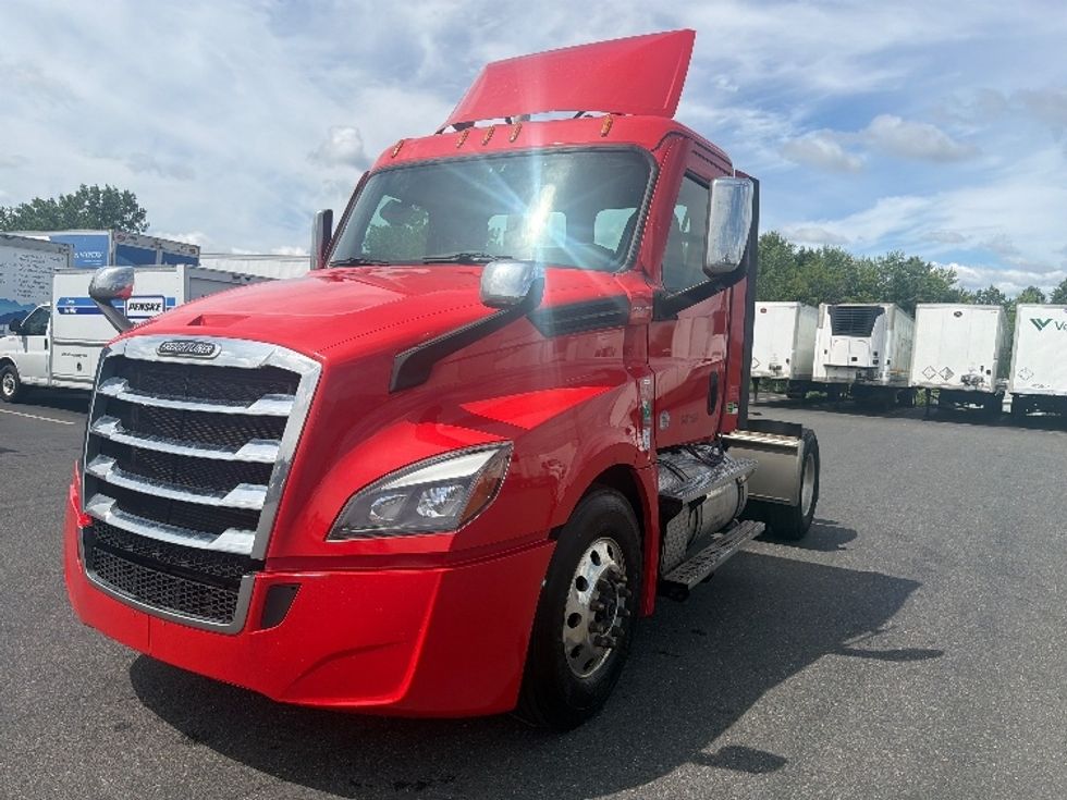 Day Cab Tractor-Heavy Duty Tractors-Freightliner-2022-T12642ST-Springfield-MA-111,664\n\t\tmiles-$ 62,750 - Image 3