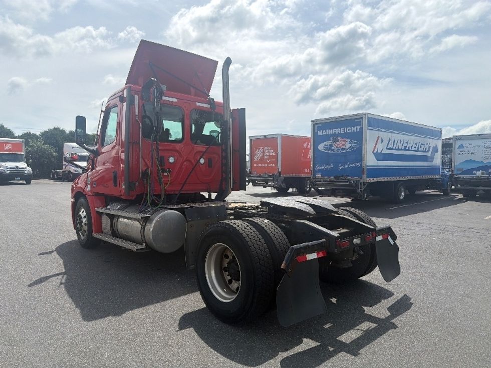 Day Cab Tractor-Heavy Duty Tractors-Freightliner-2022-T12642ST-Springfield-MA-111,664\n\t\tmiles-$ 62,750 - Image 5