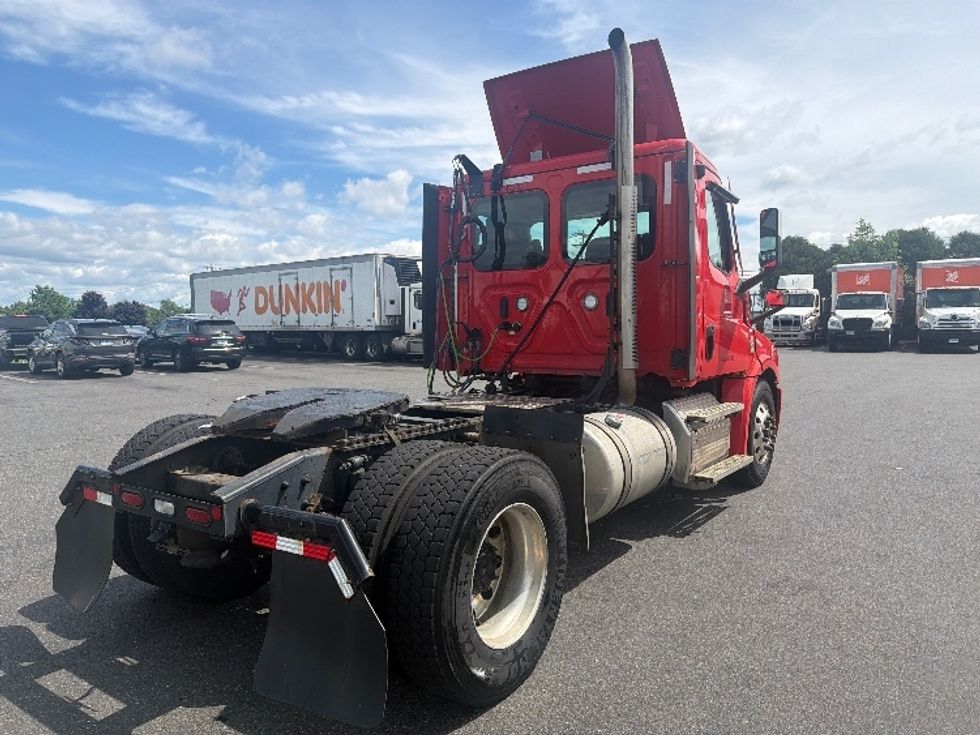 Day Cab Tractor-Heavy Duty Tractors-Freightliner-2022-T12642ST-Springfield-MA-111,664\n\t\tmiles-$ 62,750 - Image 7