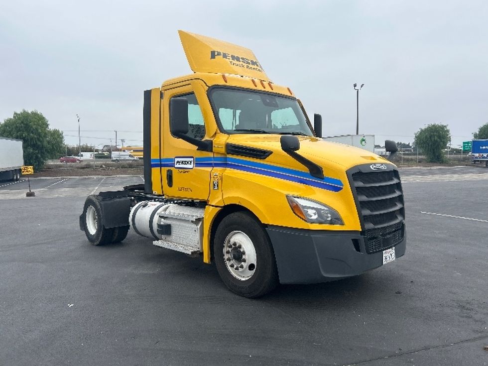 Day Cab Tractor-Heavy Duty Tractors-Freightliner-2022-T12642ST-Stockton-CA-203,284\n\t\tmiles-$ 68,250 - Image 1