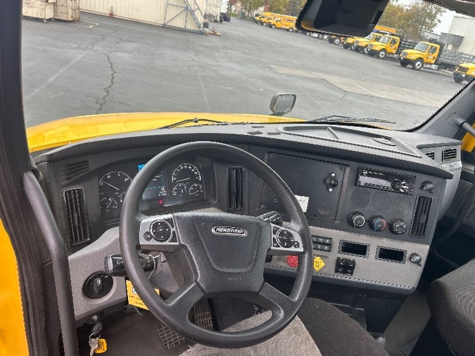 Day Cab Tractor-Heavy Duty Tractors-Freightliner-2022-T12642ST-Stockton-CA-203,284\n\t\tmiles-$ 68,250 - Image 11