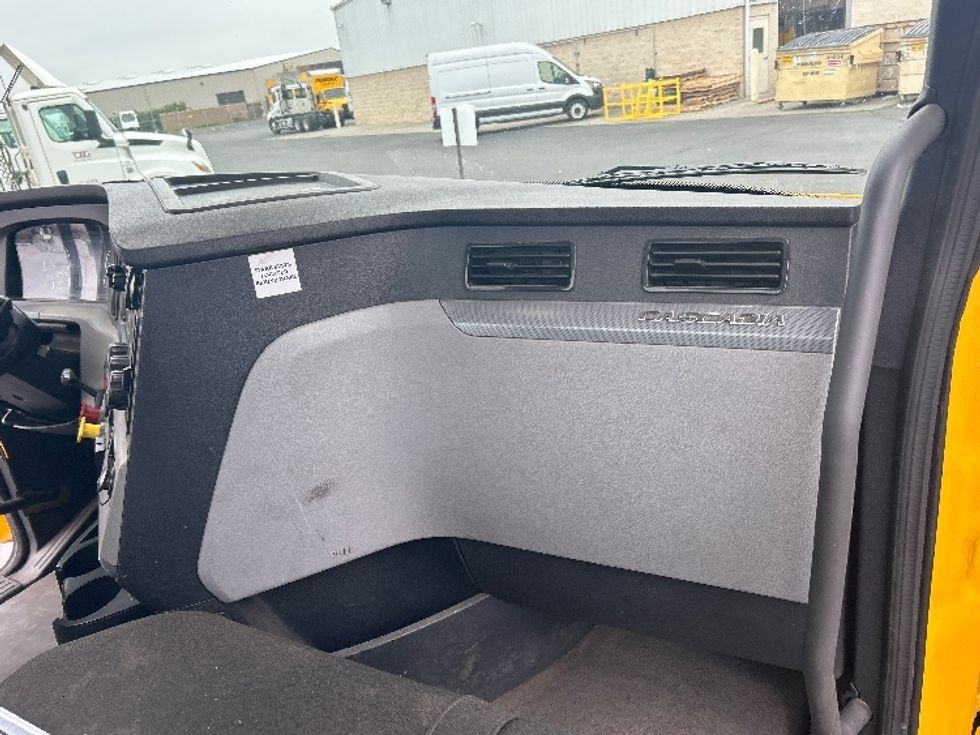 Day Cab Tractor-Heavy Duty Tractors-Freightliner-2022-T12642ST-Stockton-CA-203,284\n\t\tmiles-$ 68,250 - Image 13