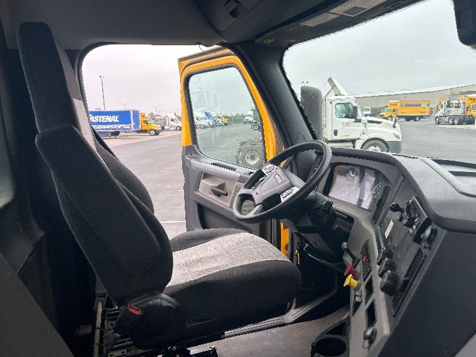 Day Cab Tractor-Heavy Duty Tractors-Freightliner-2022-T12642ST-Stockton-CA-203,284\n\t\tmiles-$ 68,250 - Image 14