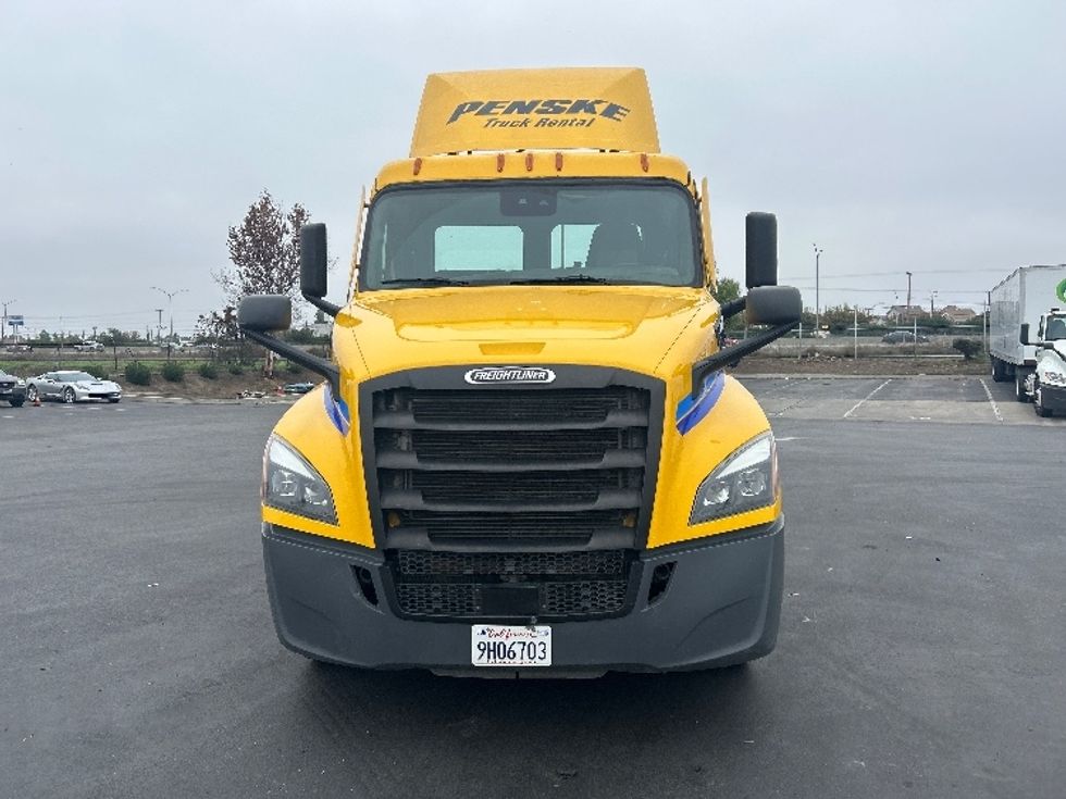 Day Cab Tractor-Heavy Duty Tractors-Freightliner-2022-T12642ST-Stockton-CA-203,284\n\t\tmiles-$ 68,250 - Image 2