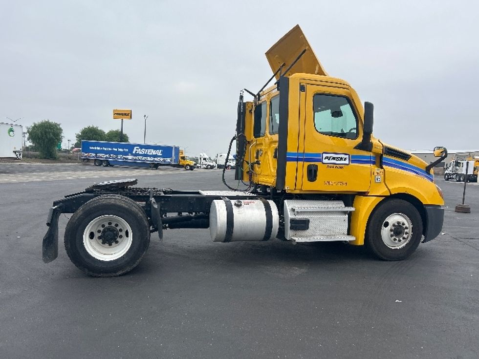 Day Cab Tractor-Heavy Duty Tractors-Freightliner-2022-T12642ST-Stockton-CA-203,284\n\t\tmiles-$ 68,250 - Image 8
