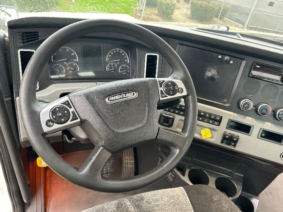Day Cab Tractor-Heavy Duty Tractors-Freightliner-2022-T12642ST-Stockton-CA-413,328\n\t\tmiles-$ 58,500 - Image 11