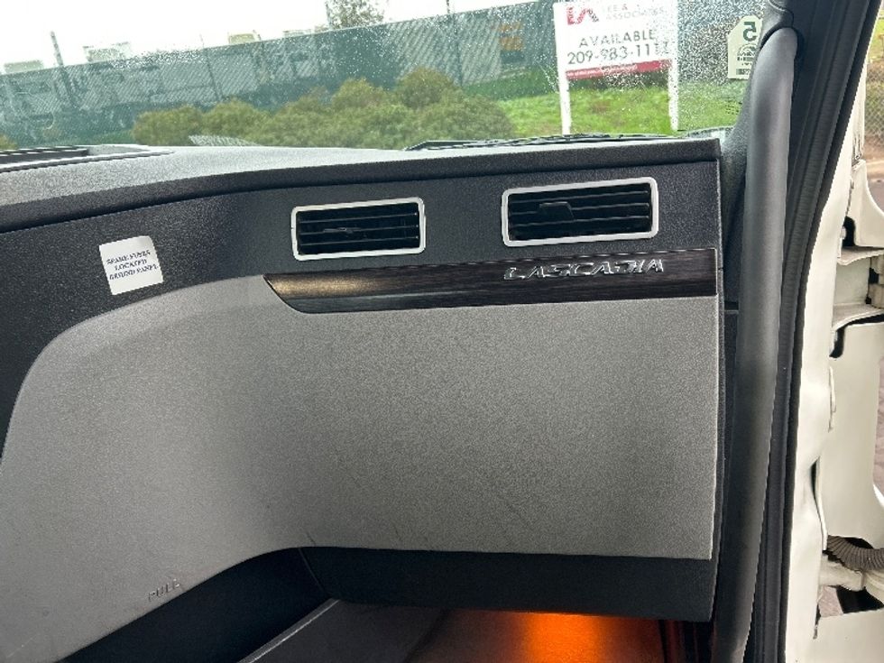 Day Cab Tractor-Heavy Duty Tractors-Freightliner-2022-T12642ST-Stockton-CA-413,328\n\t\tmiles-$ 58,500 - Image 13