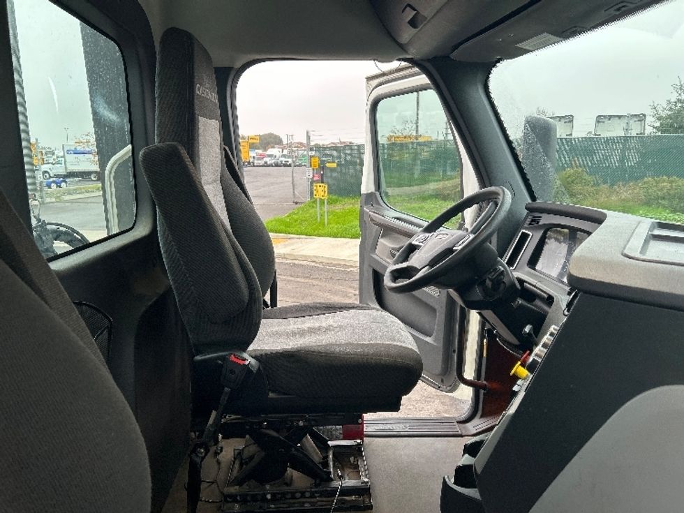 Day Cab Tractor-Heavy Duty Tractors-Freightliner-2022-T12642ST-Stockton-CA-413,328\n\t\tmiles-$ 58,500 - Image 14