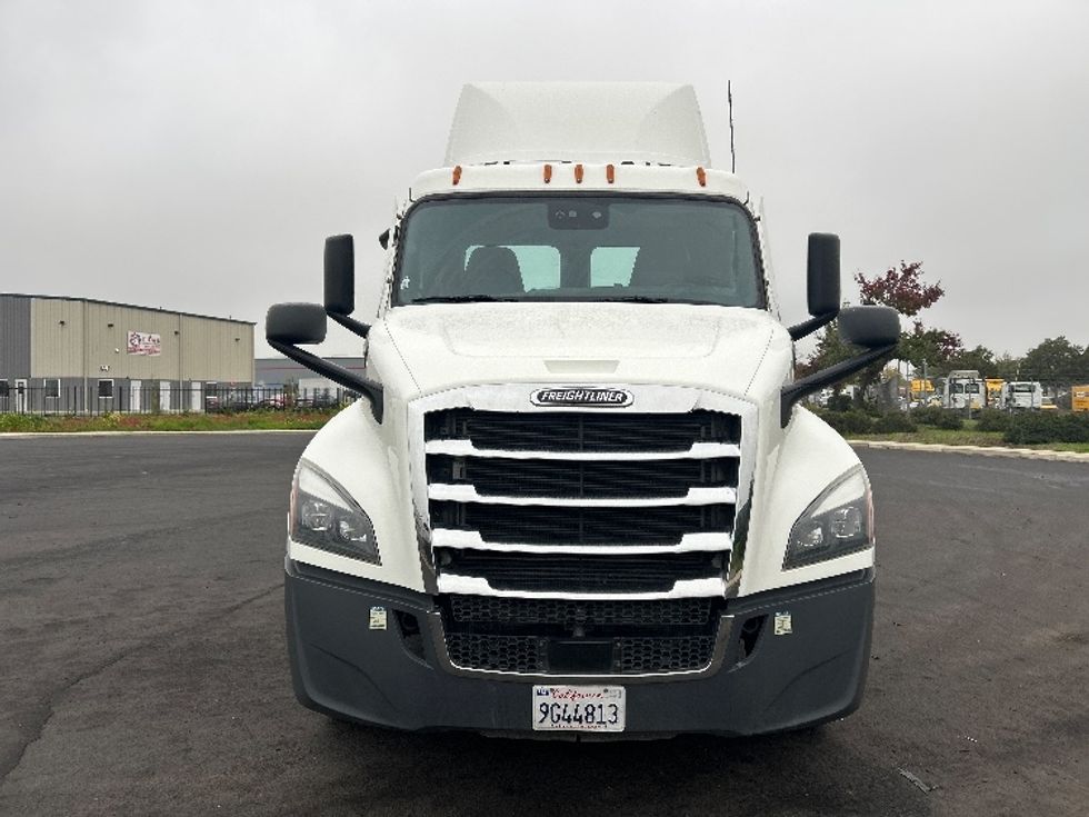 Day Cab Tractor-Heavy Duty Tractors-Freightliner-2022-T12642ST-Stockton-CA-413,328\n\t\tmiles-$ 58,500 - Image 2