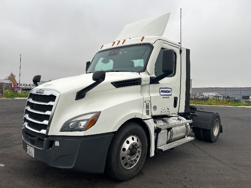 Day Cab Tractor-Heavy Duty Tractors-Freightliner-2022-T12642ST-Stockton-CA-413,328\n\t\tmiles-$ 58,500 - Image 3