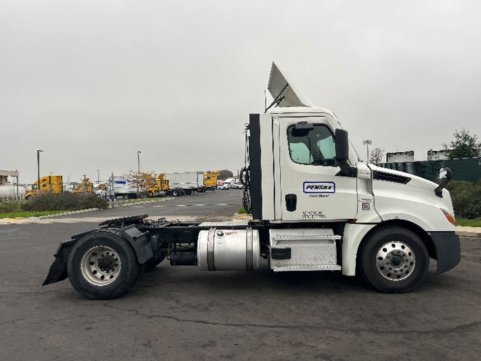 Day Cab Tractor-Heavy Duty Tractors-Freightliner-2022-T12642ST-Stockton-CA-413,328\n\t\tmiles-$ 58,500 - Image 8