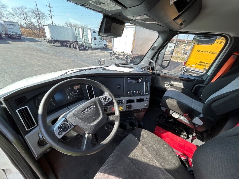 Day Cab Tractor-Heavy Duty Tractors-Freightliner-2022-T12642ST-Sturtevant-WI-550,130\n\t\tmiles-$ 39,000 - Image 10