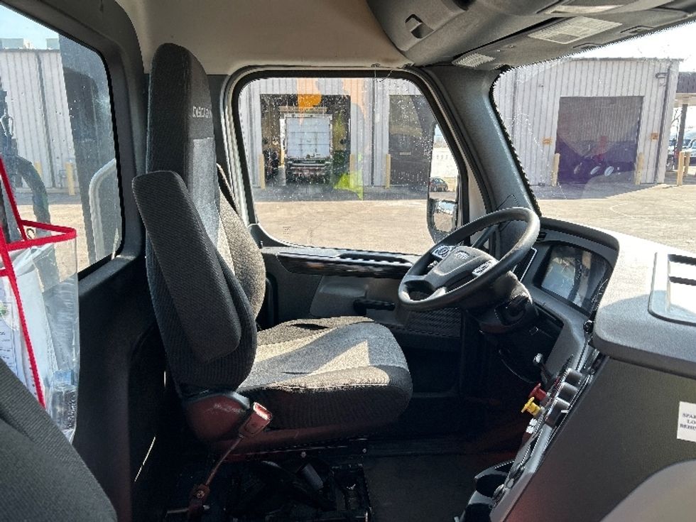 Day Cab Tractor-Heavy Duty Tractors-Freightliner-2022-T12642ST-Sturtevant-WI-550,130\n\t\tmiles-$ 39,000 - Image 14