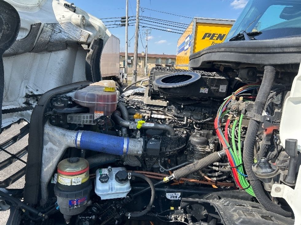 Day Cab Tractor-Heavy Duty Tractors-Freightliner-2022-T12642ST-Sturtevant-WI-550,130\n\t\tmiles-$ 39,000 - Image 16