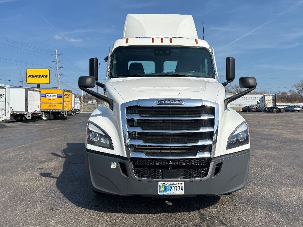 Day Cab Tractor-Heavy Duty Tractors-Freightliner-2022-T12642ST-Sturtevant-WI-550,130\n\t\tmiles-$ 39,000 - Image 2