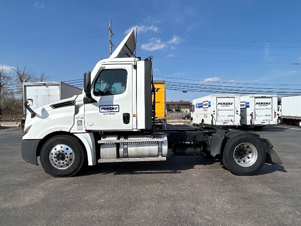 Day Cab Tractor-Heavy Duty Tractors-Freightliner-2022-T12642ST-Sturtevant-WI-550,130\n\t\tmiles-$ 39,000 - Image 4