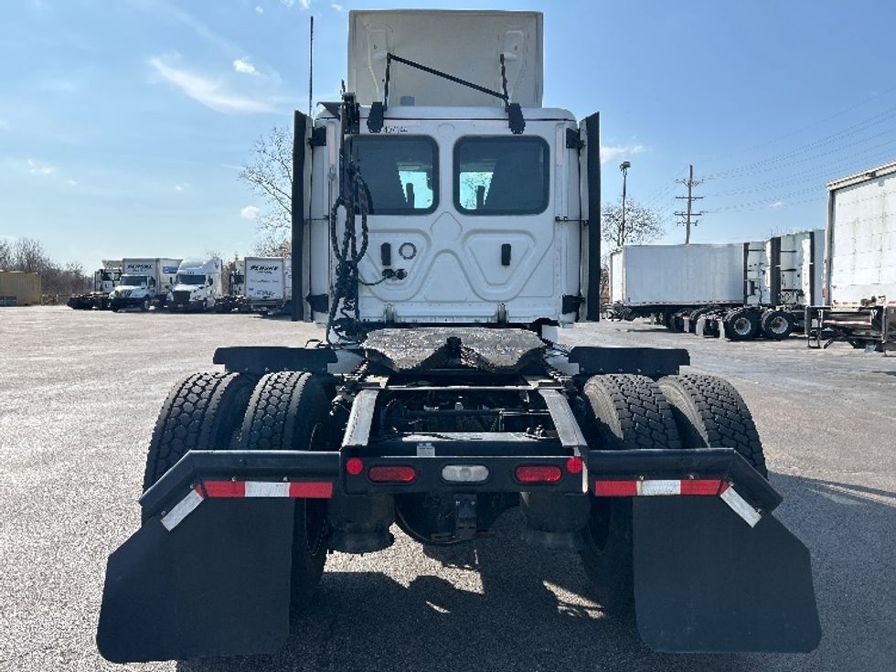 Day Cab Tractor-Heavy Duty Tractors-Freightliner-2022-T12642ST-Sturtevant-WI-550,130\n\t\tmiles-$ 39,000 - Image 6