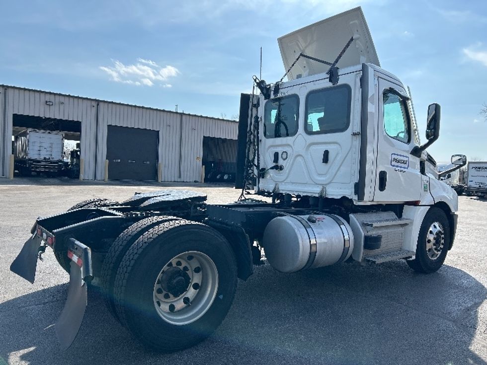 Day Cab Tractor-Heavy Duty Tractors-Freightliner-2022-T12642ST-Sturtevant-WI-550,130\n\t\tmiles-$ 39,000 - Image 7