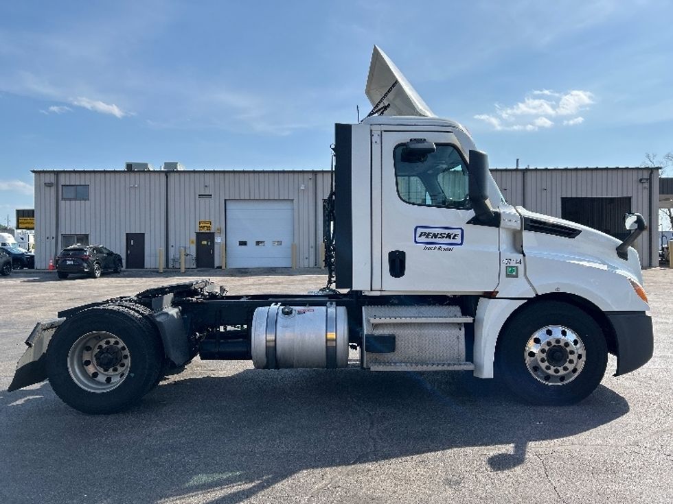 Day Cab Tractor-Heavy Duty Tractors-Freightliner-2022-T12642ST-Sturtevant-WI-550,130\n\t\tmiles-$ 39,000 - Image 8