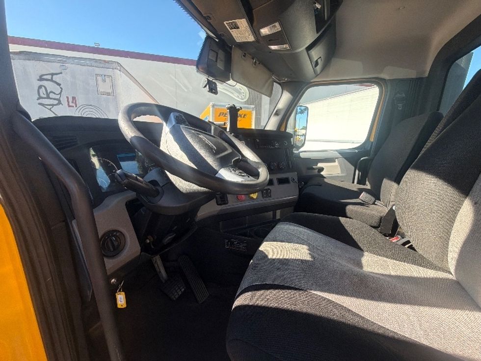 Day Cab Tractor-Heavy Duty Tractors-Freightliner-2022-T12642ST-Torrance-CA-175,761\n\t\tmiles-$ 69,000 - Image 10
