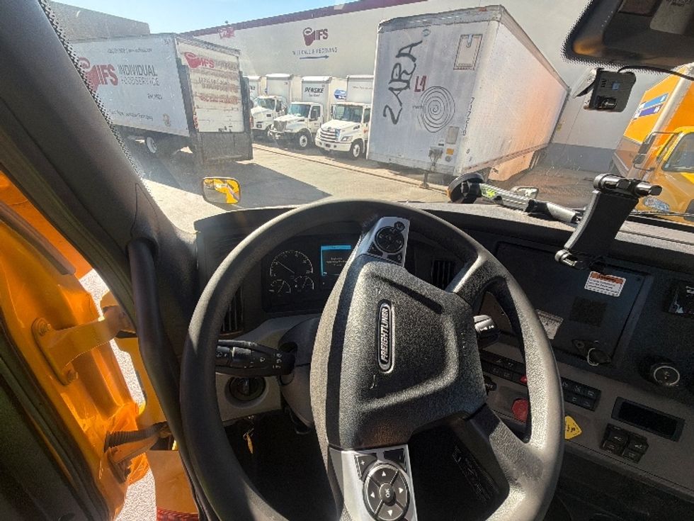 Day Cab Tractor-Heavy Duty Tractors-Freightliner-2022-T12642ST-Torrance-CA-175,761\n\t\tmiles-$ 69,000 - Image 11