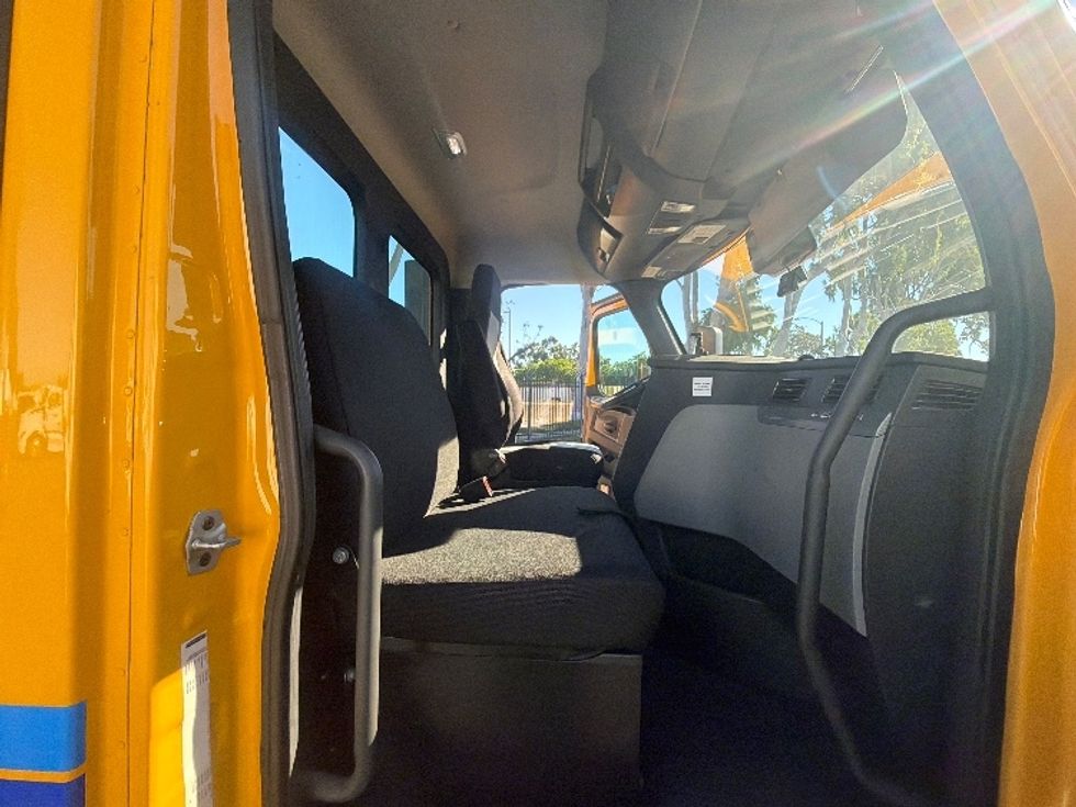 Day Cab Tractor-Heavy Duty Tractors-Freightliner-2022-T12642ST-Torrance-CA-175,761\n\t\tmiles-$ 69,000 - Image 14