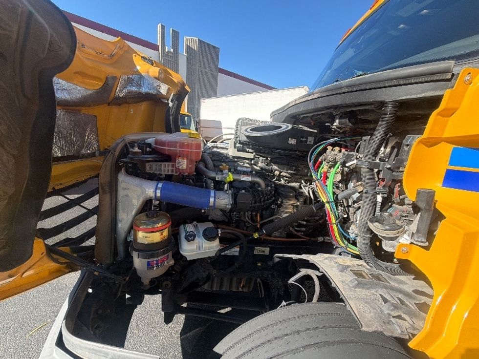 Day Cab Tractor-Heavy Duty Tractors-Freightliner-2022-T12642ST-Torrance-CA-175,761\n\t\tmiles-$ 69,000 - Image 16