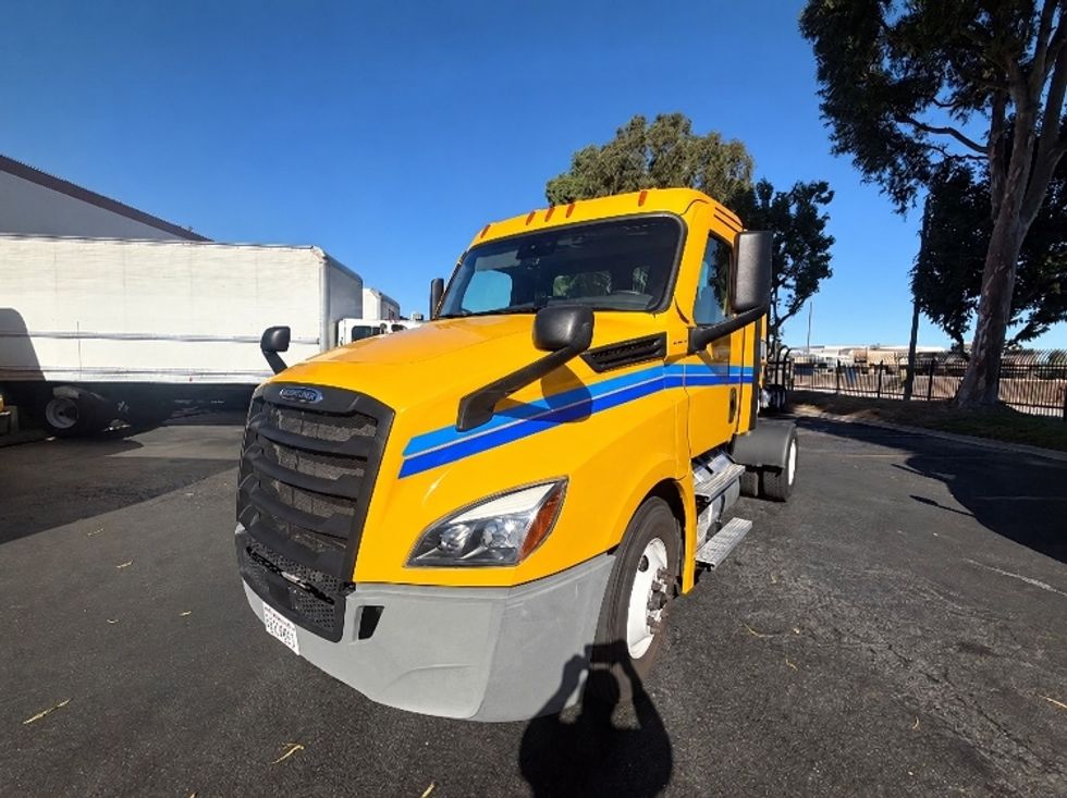 Day Cab Tractor-Heavy Duty Tractors-Freightliner-2022-T12642ST-Torrance-CA-175,761\n\t\tmiles-$ 69,000 - Image 3