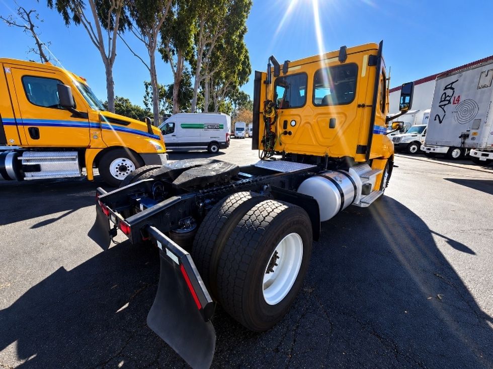 Day Cab Tractor-Heavy Duty Tractors-Freightliner-2022-T12642ST-Torrance-CA-175,761\n\t\tmiles-$ 69,000 - Image 7