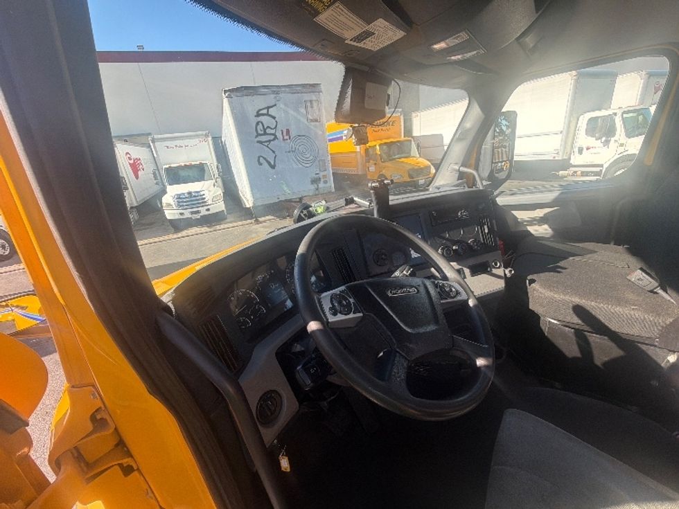 Day Cab Tractor-Heavy Duty Tractors-Freightliner-2022-T12642ST-Torrance-CA-197,081\n\t\tmiles-$ 68,000 - Image 10