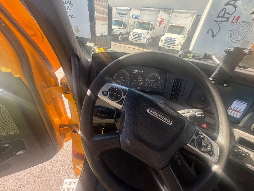 Day Cab Tractor-Heavy Duty Tractors-Freightliner-2022-T12642ST-Torrance-CA-197,081\n\t\tmiles-$ 68,000 - Image 11