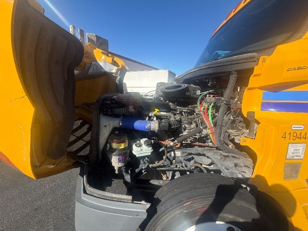 Day Cab Tractor-Heavy Duty Tractors-Freightliner-2022-T12642ST-Torrance-CA-197,081\n\t\tmiles-$ 68,000 - Image 16