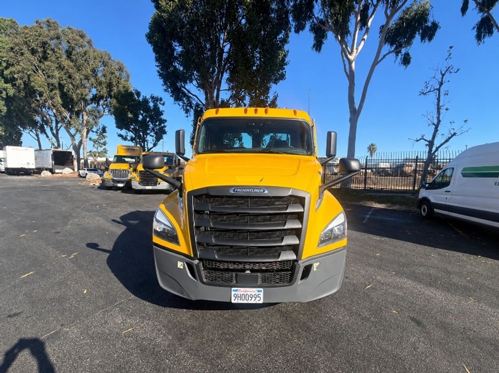 Day Cab Tractor-Heavy Duty Tractors-Freightliner-2022-T12642ST-Torrance-CA-197,081\n\t\tmiles-$ 68,000 - Image 2