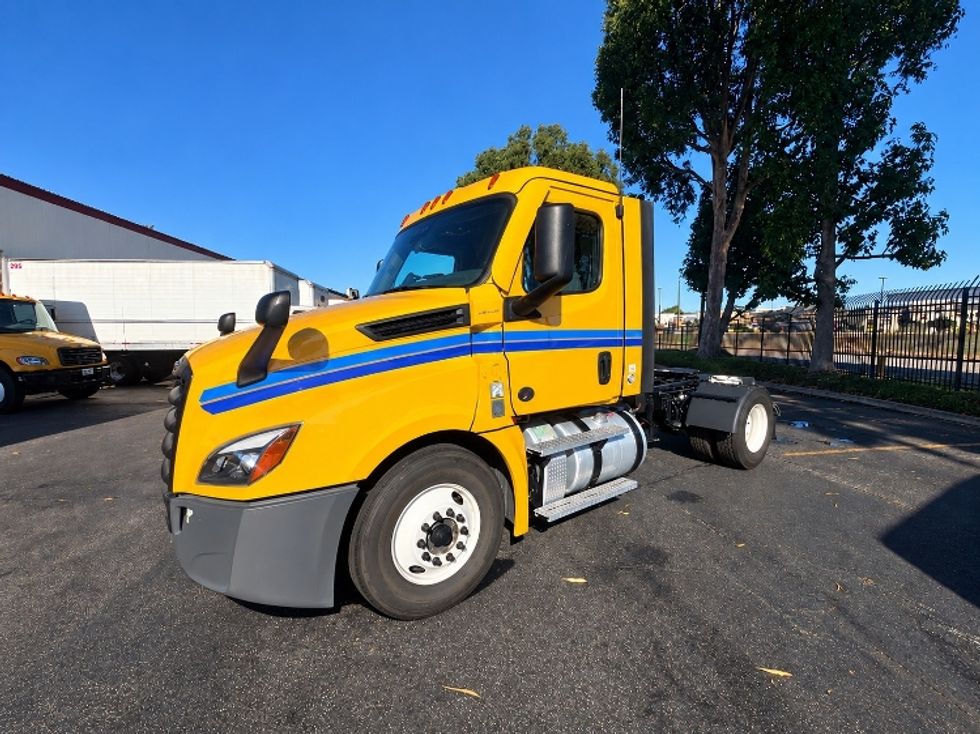 Day Cab Tractor-Heavy Duty Tractors-Freightliner-2022-T12642ST-Torrance-CA-197,081\n\t\tmiles-$ 68,000 - Image 3