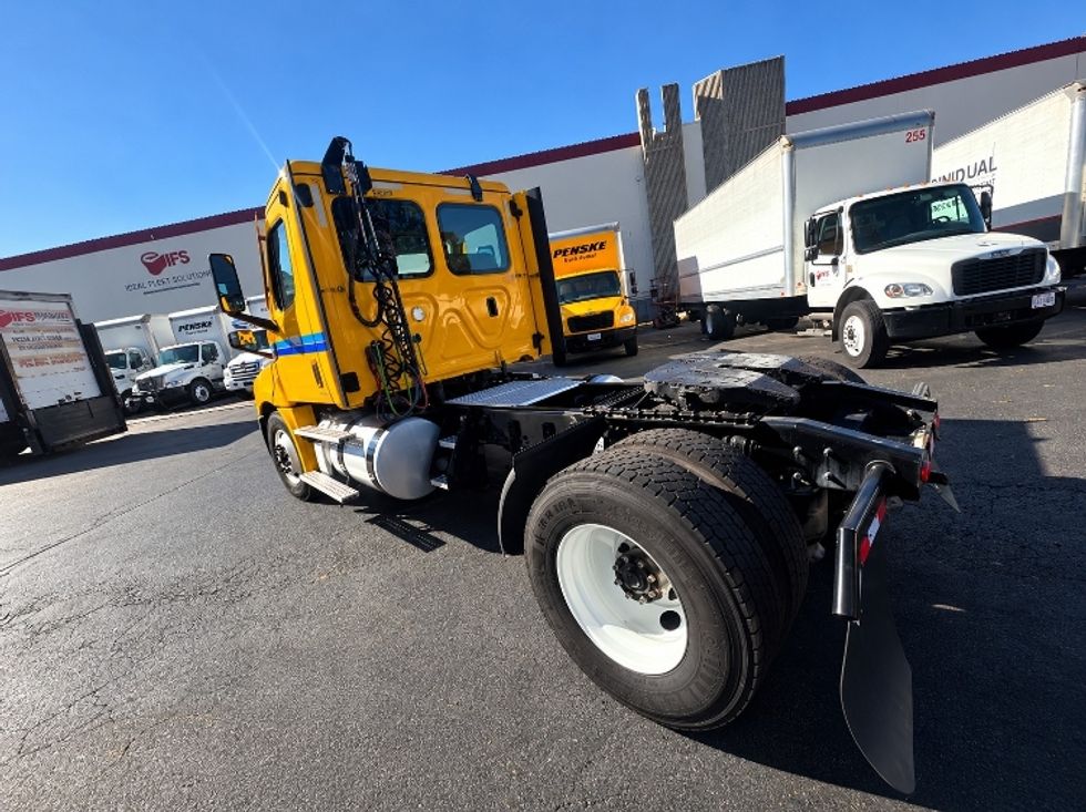 Day Cab Tractor-Heavy Duty Tractors-Freightliner-2022-T12642ST-Torrance-CA-197,081\n\t\tmiles-$ 68,000 - Image 5