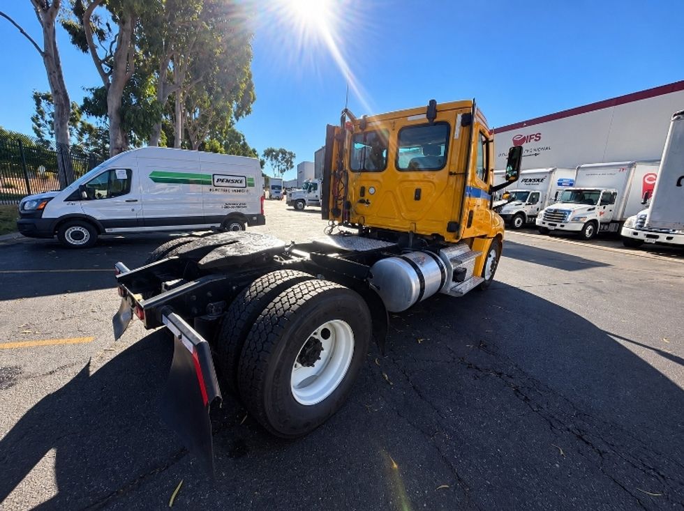 Day Cab Tractor-Heavy Duty Tractors-Freightliner-2022-T12642ST-Torrance-CA-197,081\n\t\tmiles-$ 68,000 - Image 7