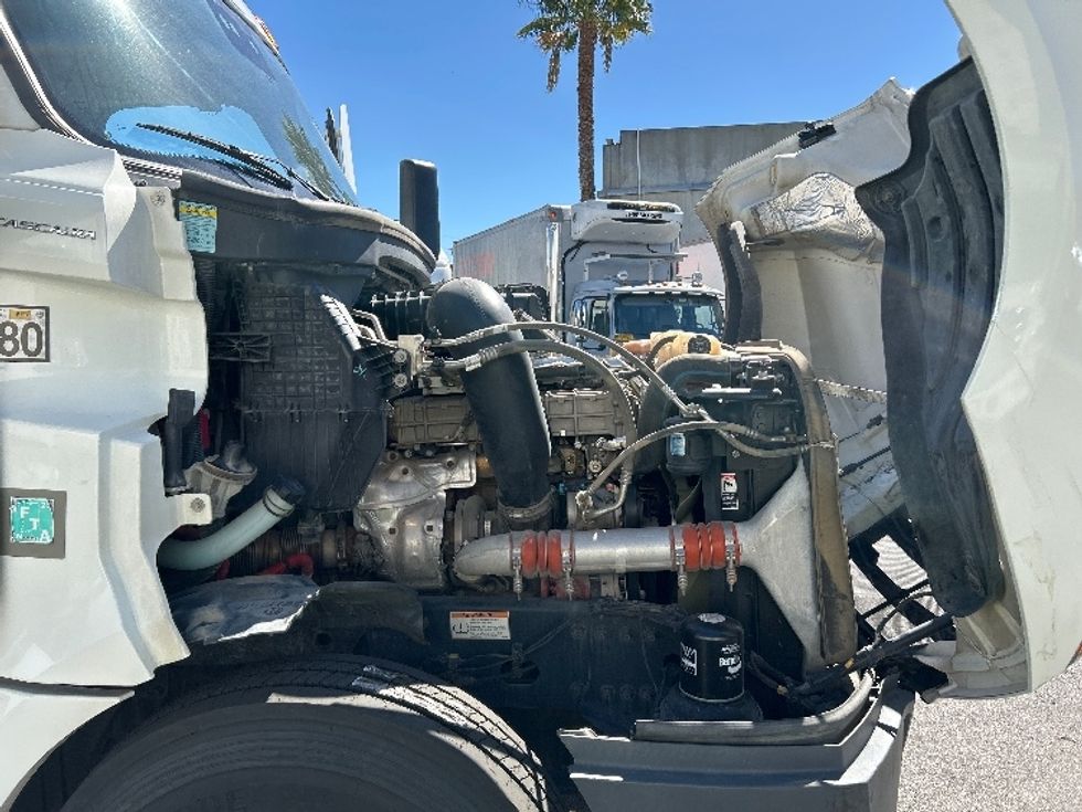 Day Cab Tractor-Heavy Duty Tractors-Freightliner-2022-T12642ST-Torrance-CA-258,920\n\t\tmiles-$ 66,250 - Image 15