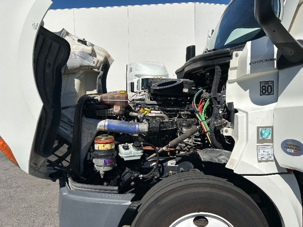 Day Cab Tractor-Heavy Duty Tractors-Freightliner-2022-T12642ST-Torrance-CA-258,920\n\t\tmiles-$ 66,250 - Image 16