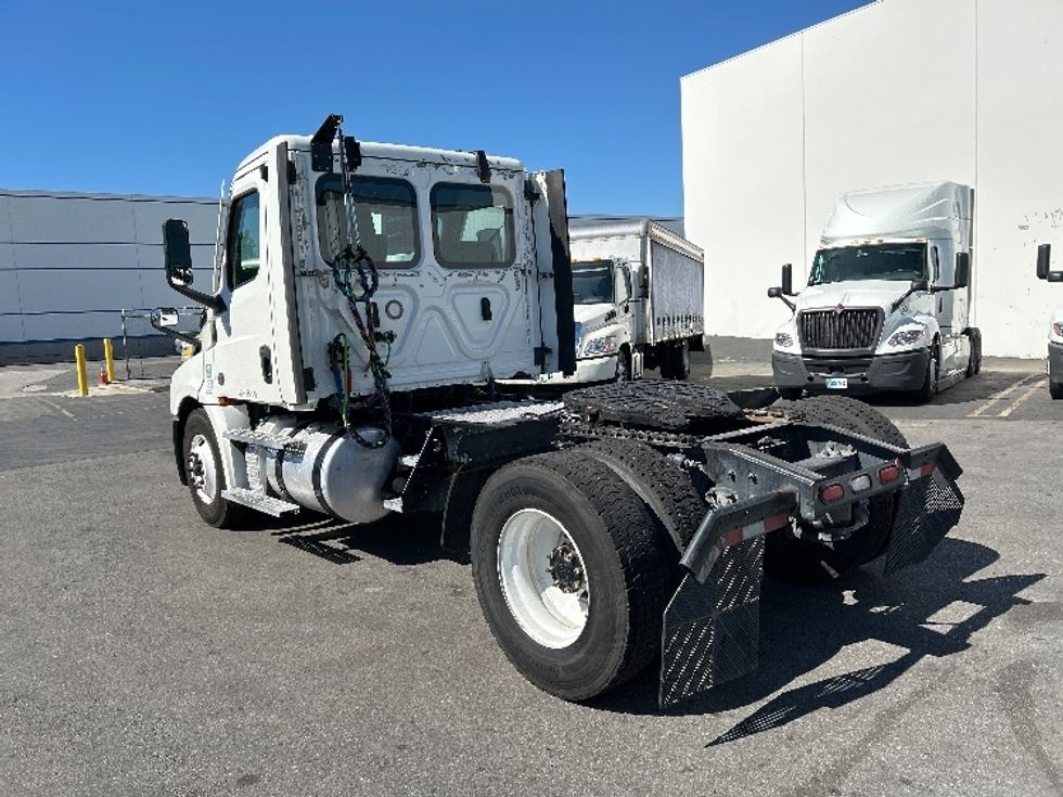 Day Cab Tractor-Heavy Duty Tractors-Freightliner-2022-T12642ST-Torrance-CA-258,920\n\t\tmiles-$ 66,250 - Image 5