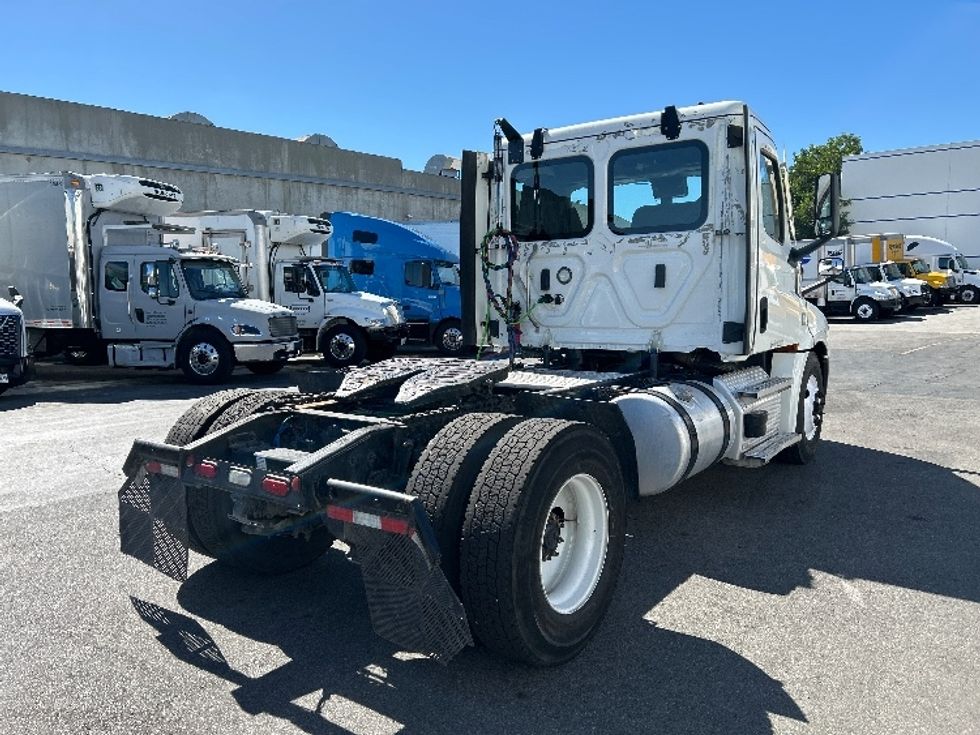 Day Cab Tractor-Heavy Duty Tractors-Freightliner-2022-T12642ST-Torrance-CA-258,920\n\t\tmiles-$ 66,250 - Image 7