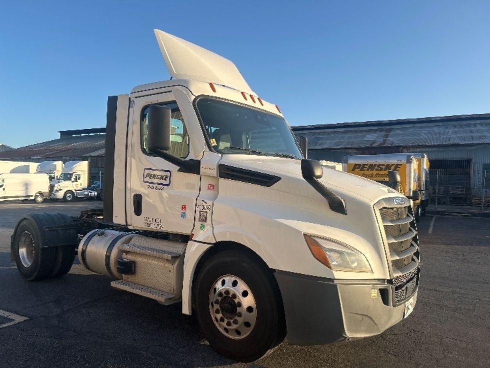 Day Cab Tractor-Heavy Duty Tractors-Freightliner-2022-T12642ST-Torrance-CA-278,751\n\t\tmiles-$ 66,000 - Image 1