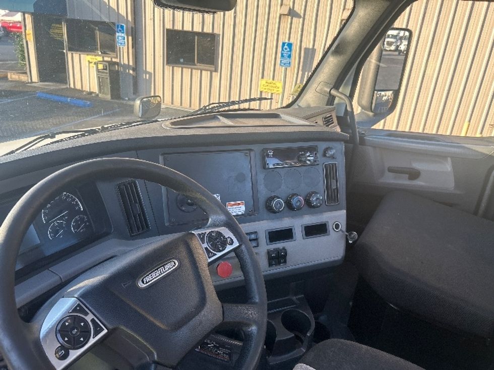 Day Cab Tractor-Heavy Duty Tractors-Freightliner-2022-T12642ST-Torrance-CA-278,751\n\t\tmiles-$ 66,000 - Image 10