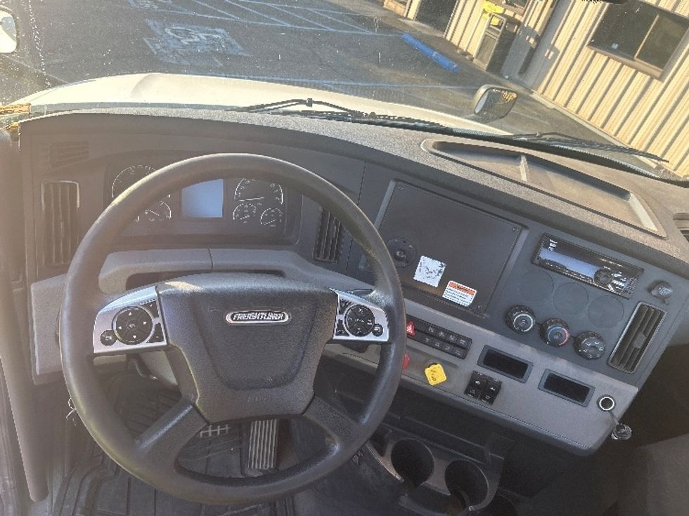 Day Cab Tractor-Heavy Duty Tractors-Freightliner-2022-T12642ST-Torrance-CA-278,751\n\t\tmiles-$ 66,000 - Image 11