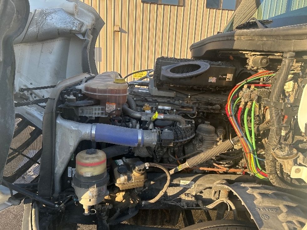 Day Cab Tractor-Heavy Duty Tractors-Freightliner-2022-T12642ST-Torrance-CA-278,751\n\t\tmiles-$ 66,000 - Image 16