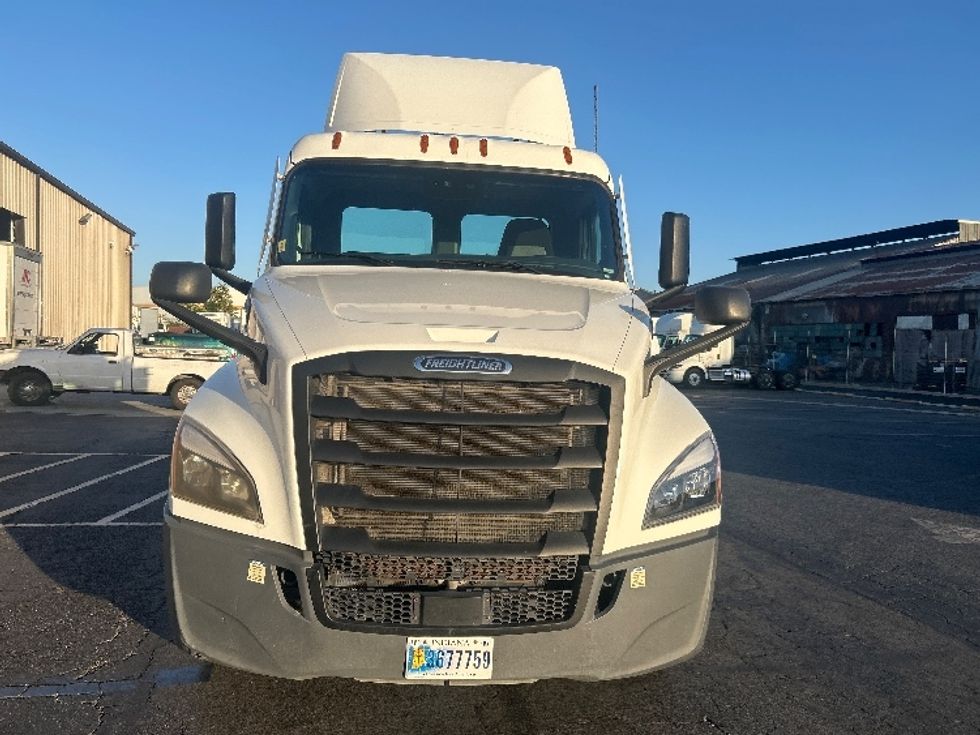 Day Cab Tractor-Heavy Duty Tractors-Freightliner-2022-T12642ST-Torrance-CA-278,751\n\t\tmiles-$ 66,000 - Image 2
