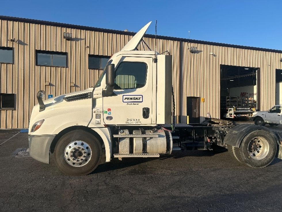 Day Cab Tractor-Heavy Duty Tractors-Freightliner-2022-T12642ST-Torrance-CA-278,751\n\t\tmiles-$ 66,000 - Image 4