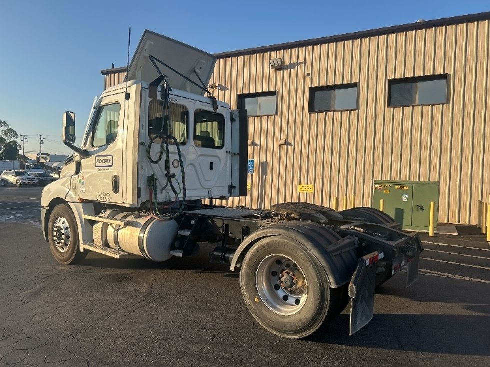 Day Cab Tractor-Heavy Duty Tractors-Freightliner-2022-T12642ST-Torrance-CA-278,751\n\t\tmiles-$ 66,000 - Image 5