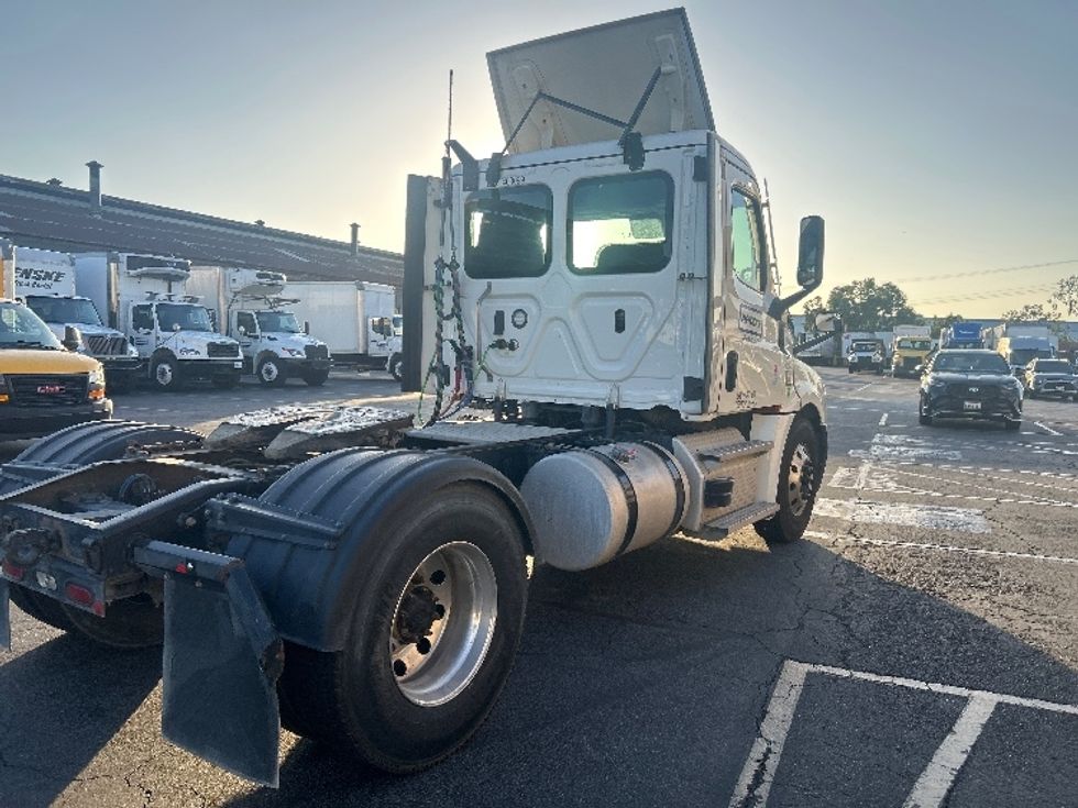 Day Cab Tractor-Heavy Duty Tractors-Freightliner-2022-T12642ST-Torrance-CA-278,751\n\t\tmiles-$ 66,000 - Image 7